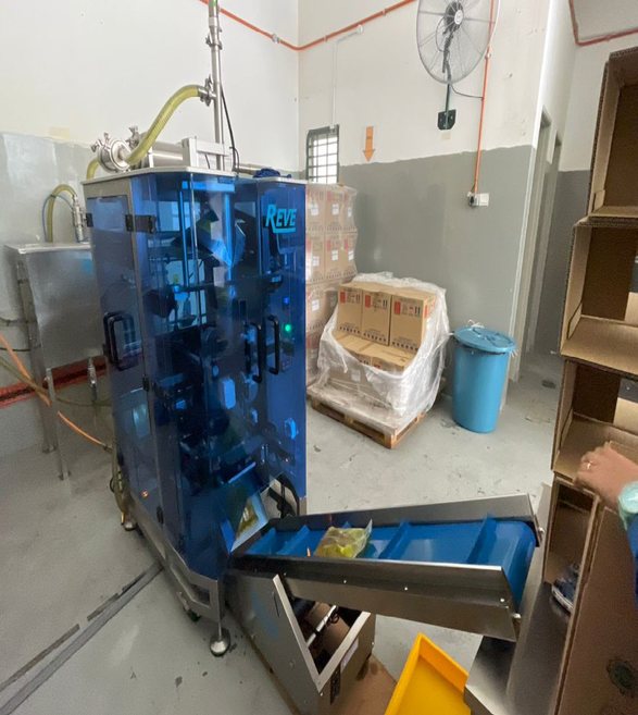 Automated packing equipment inside the edible oil facility